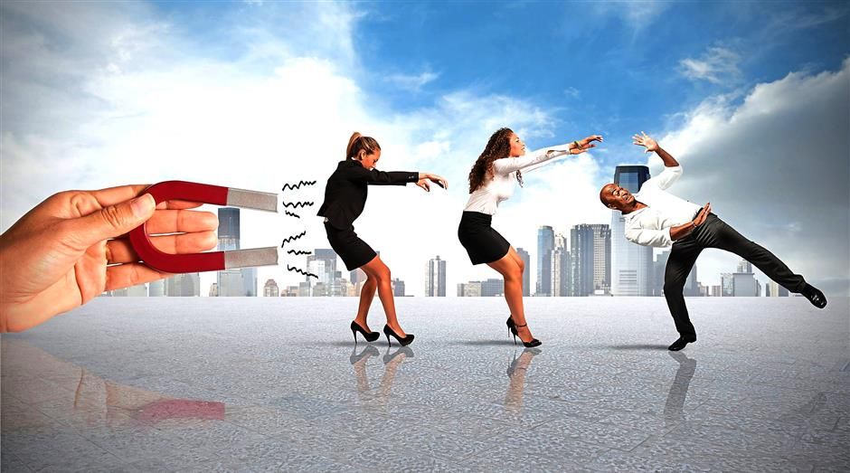 CON NGƯỜI HIỆN TẠI THU HÚT NHỮNG GÌ CHÚNG TA ĐANG CÓ